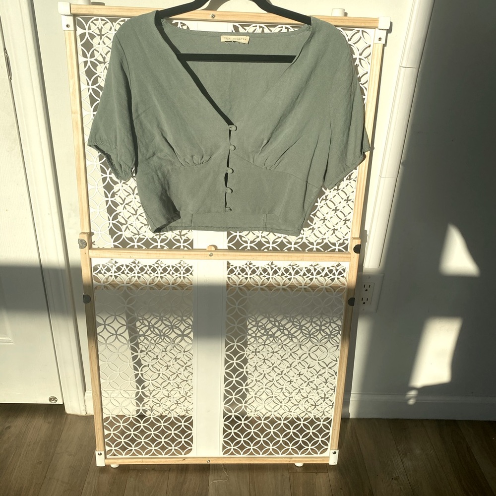 Cropped Blouse with Button details.
